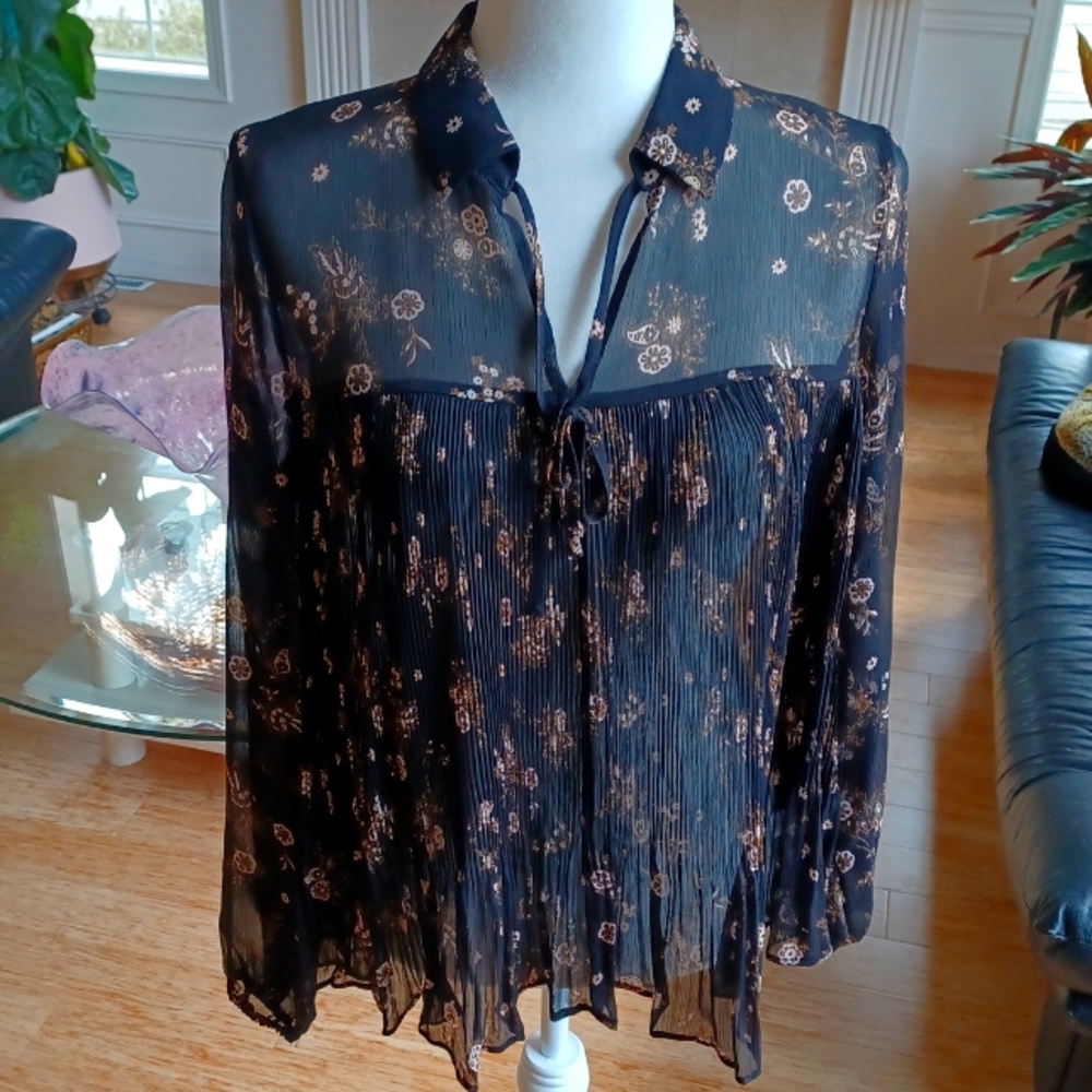 Lauren Conrad Sheer Black FLORAL Top size Small